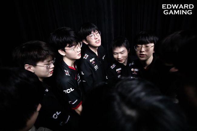 76人险胜雄鹿，马克西爆发，76人升至东部第六，雄鹿三连败。