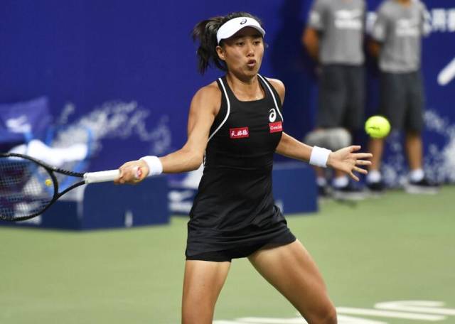 巴萨严打黄牛票！百起转售案震撼揭露，法兰克福战役前瞻